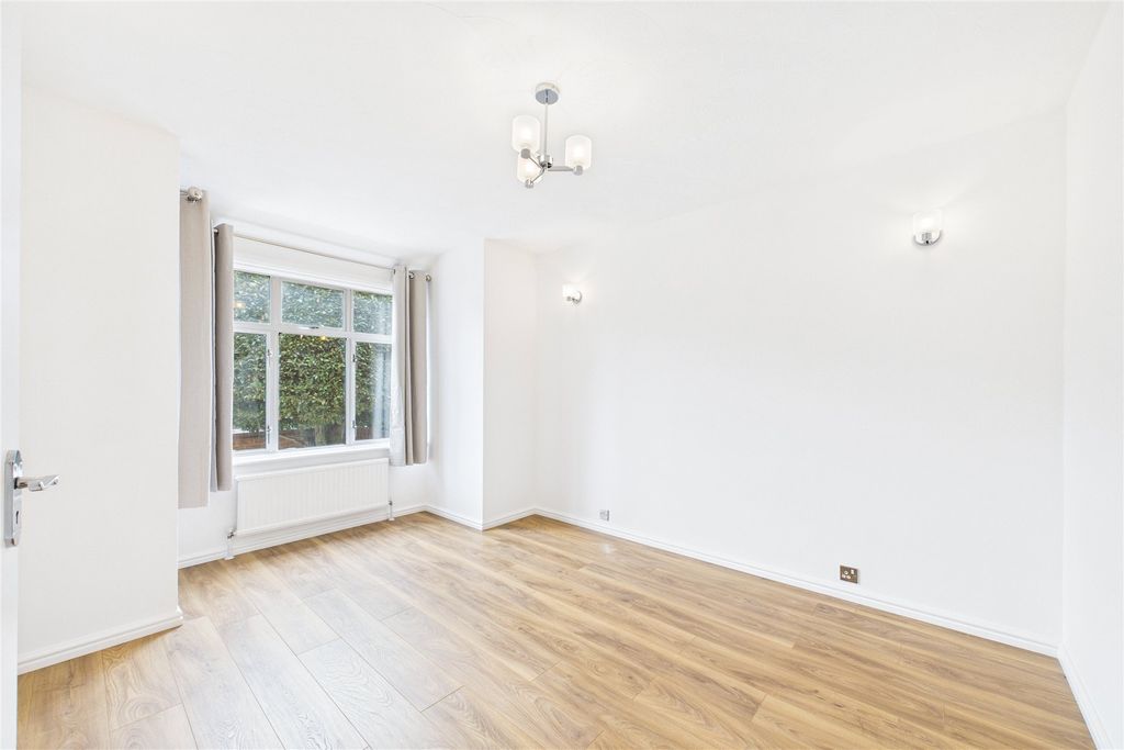 Property photo 3 of 11 Picture No. 18