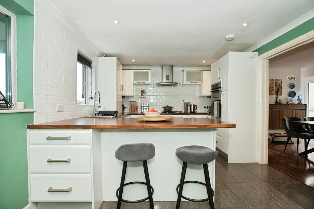 Property photo 2 of 18 Pbox-Img.Jpg