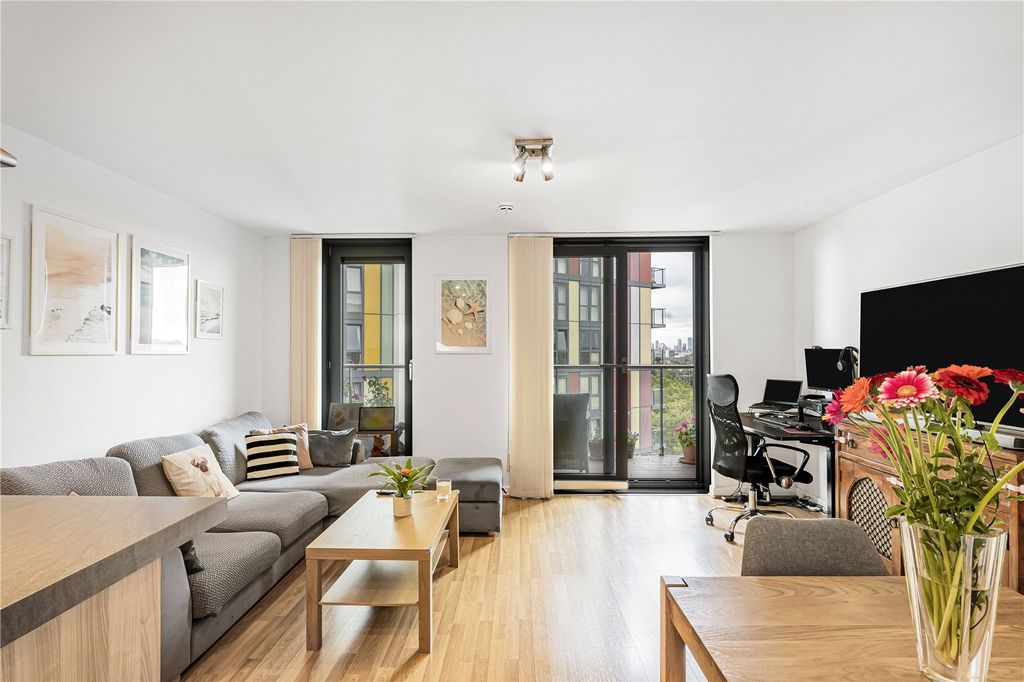 Property photo 3 of 16 Picture No. 12