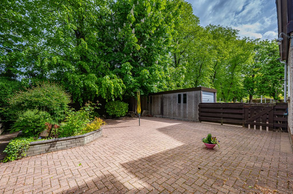 Property photo 2 of 44