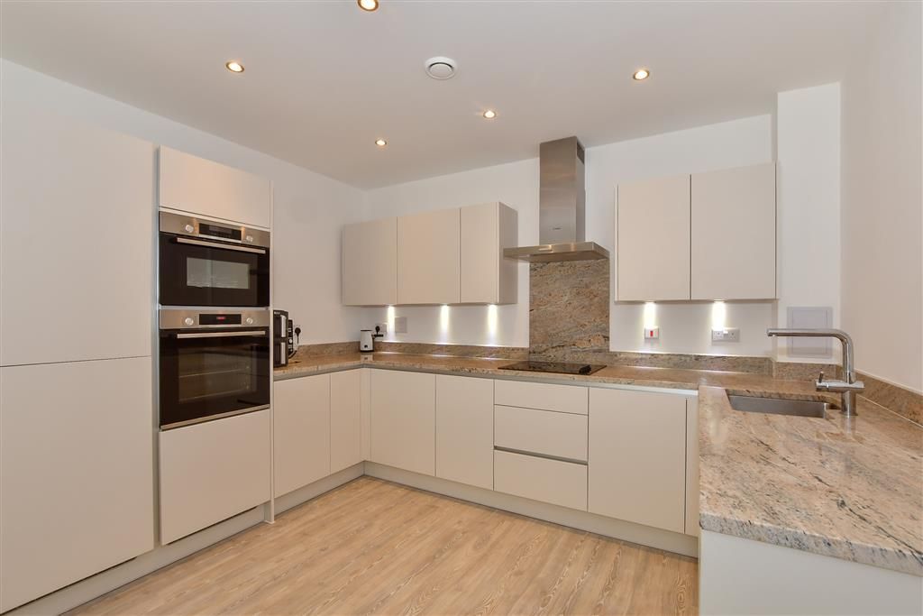 Property photo 1 of 6 Lounge/Kitchen