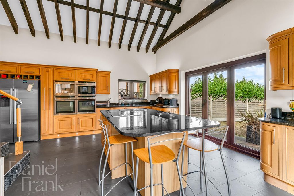 Property photo 3 of 37