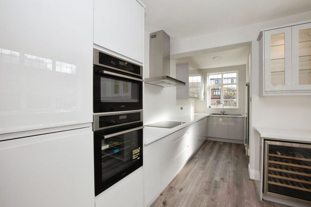 Property photo 3 of 26 Kitchen/Diner