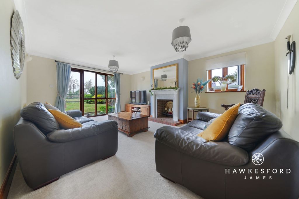 Property photo 2 of 20 Cellar Hill, Lynsted - Lounge