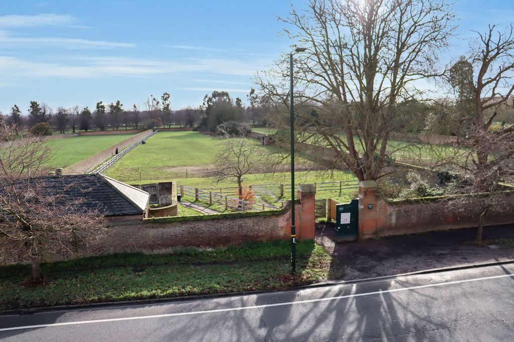 Additional image 23 of 5 bed semi-detached house for saleHampton Court Road, East Molesey KT8