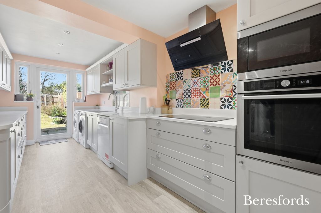 Property photo 3 of 18 Kitchen