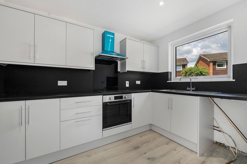 Property photo 3 of 15 Kitchen