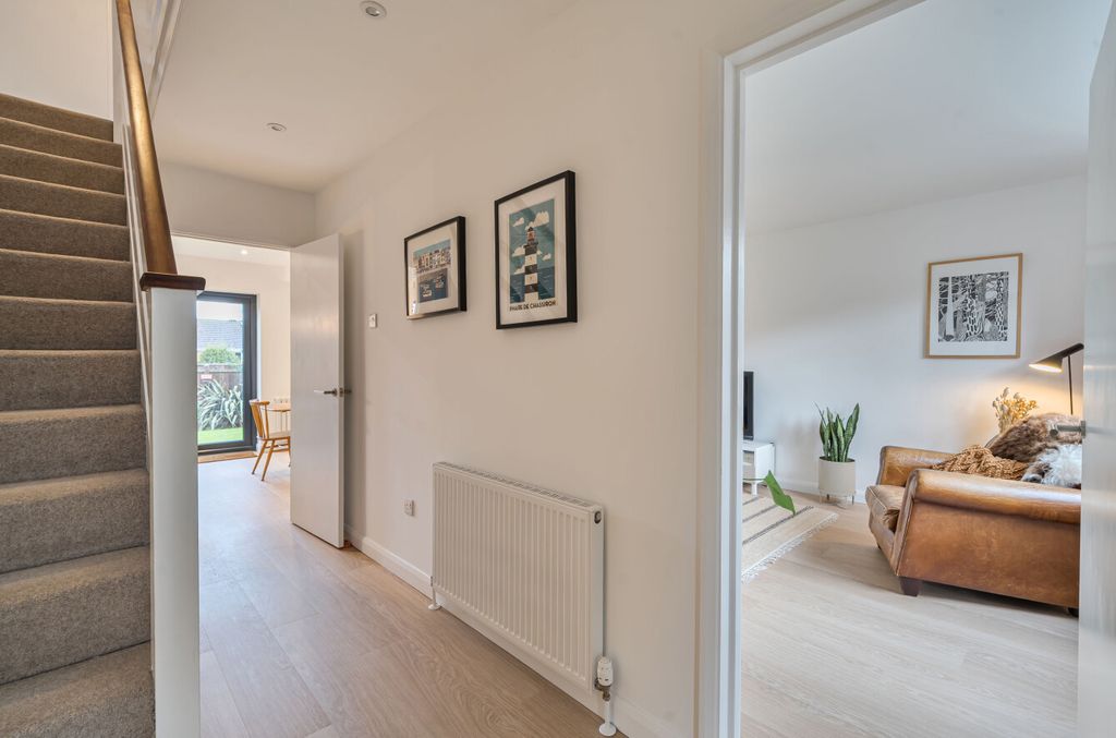 Property photo 3 of 26 1408167-20-698618...