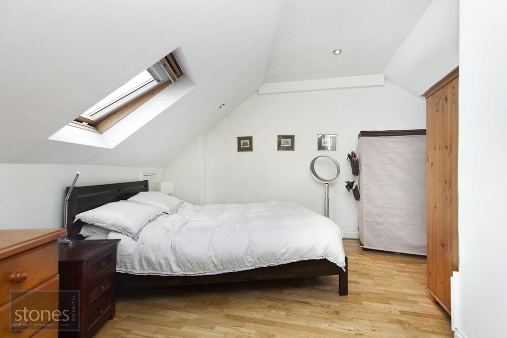 Property photo 3 of 8 Bedroom