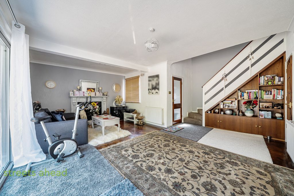 Property photo 3 of 21 31B23bbc-555c-474...