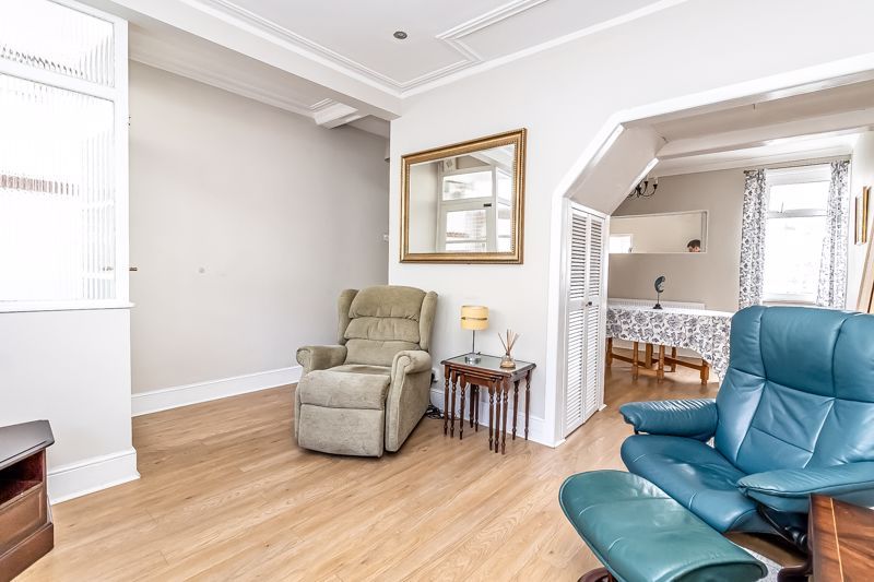 Property photo 2 of 15 .