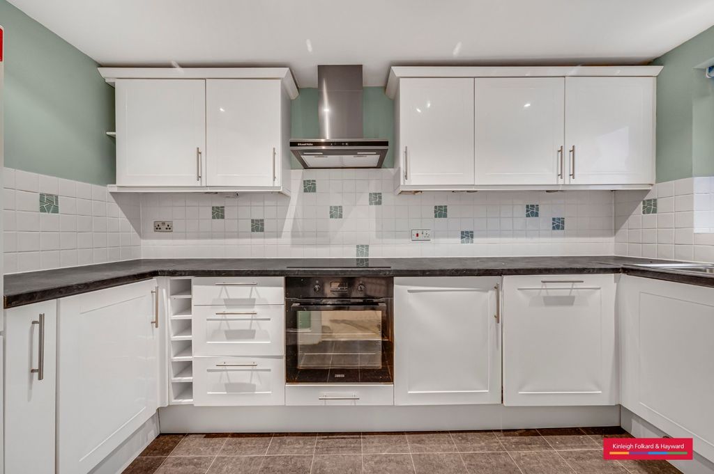 Property photo 3 of 8 Kitchen