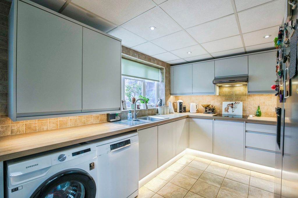 Property photo 2 of 16 Kitchen