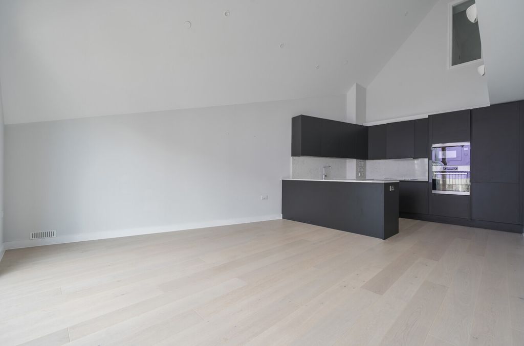 Property photo 2 of 21 1315346-17-685Ab1...