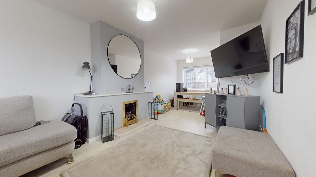 Property photo 3 of 12 4754104