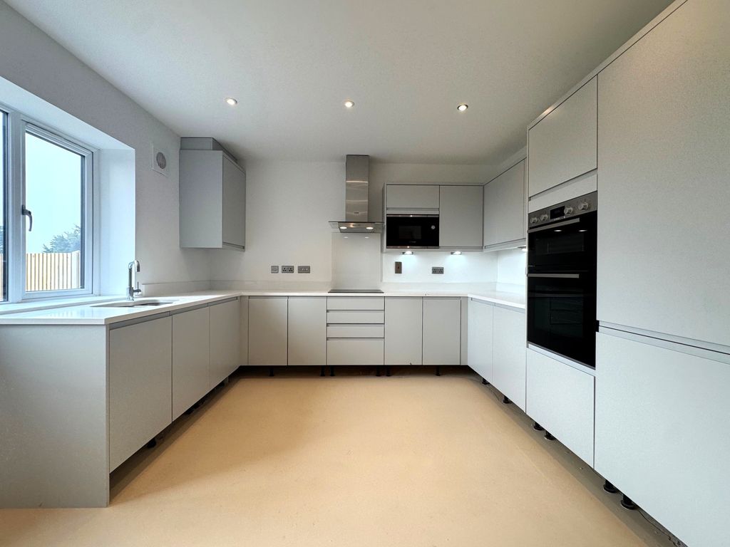 Property photo 2 of 5 Image