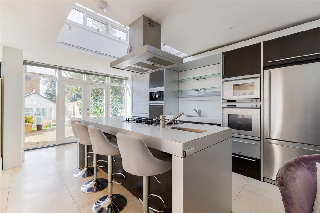 Property photo 3 of 19