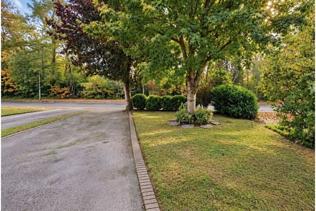 Property photo 2 of 21