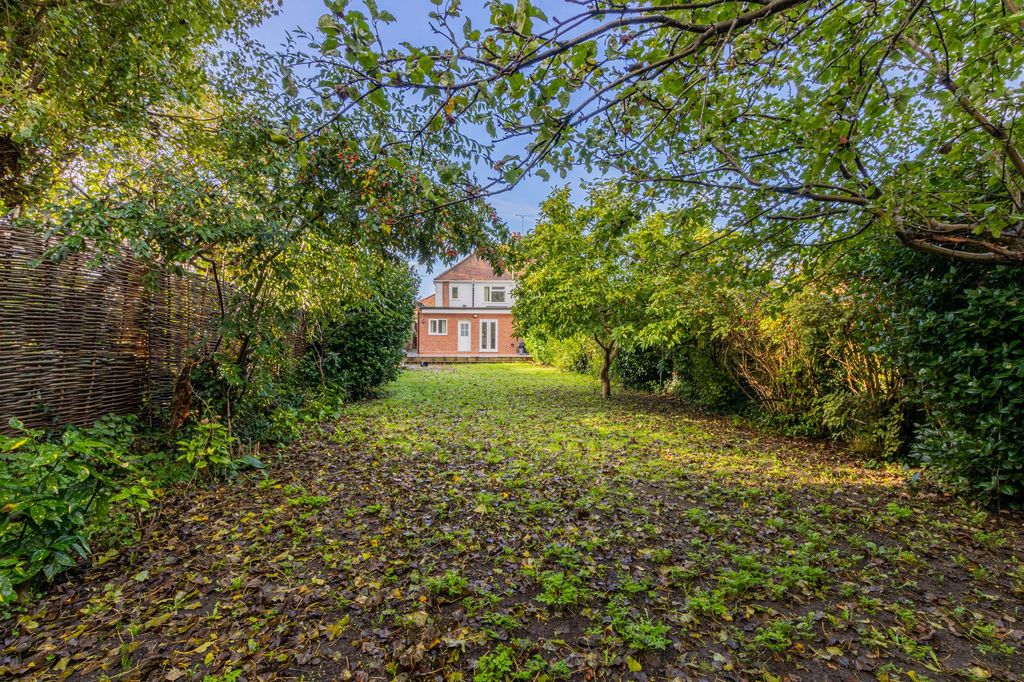 Property photo 2 of 20