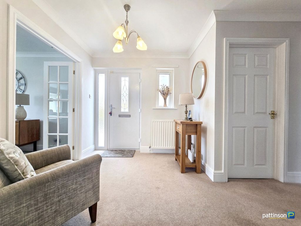 Property photo 2 of 32