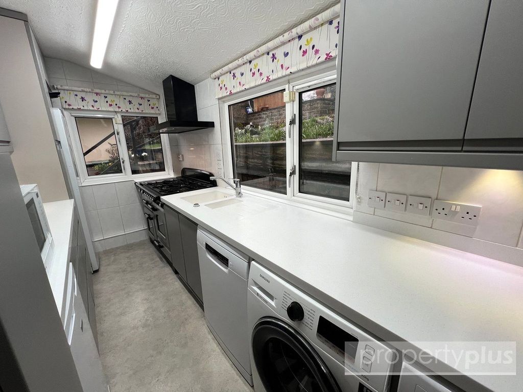 Property photo 3 of 23 Picture No. 11