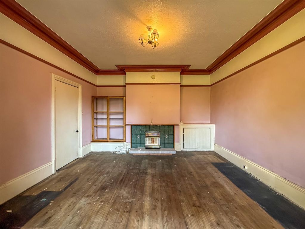 Property photo 3 of 25 Living Room