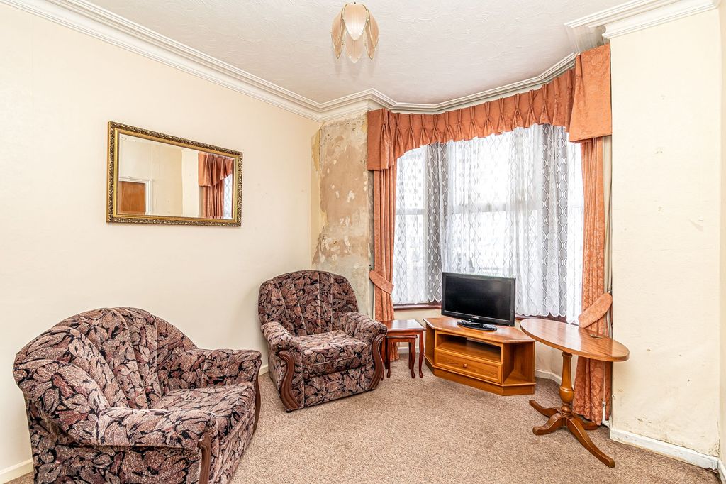 Property photo 3 of 19