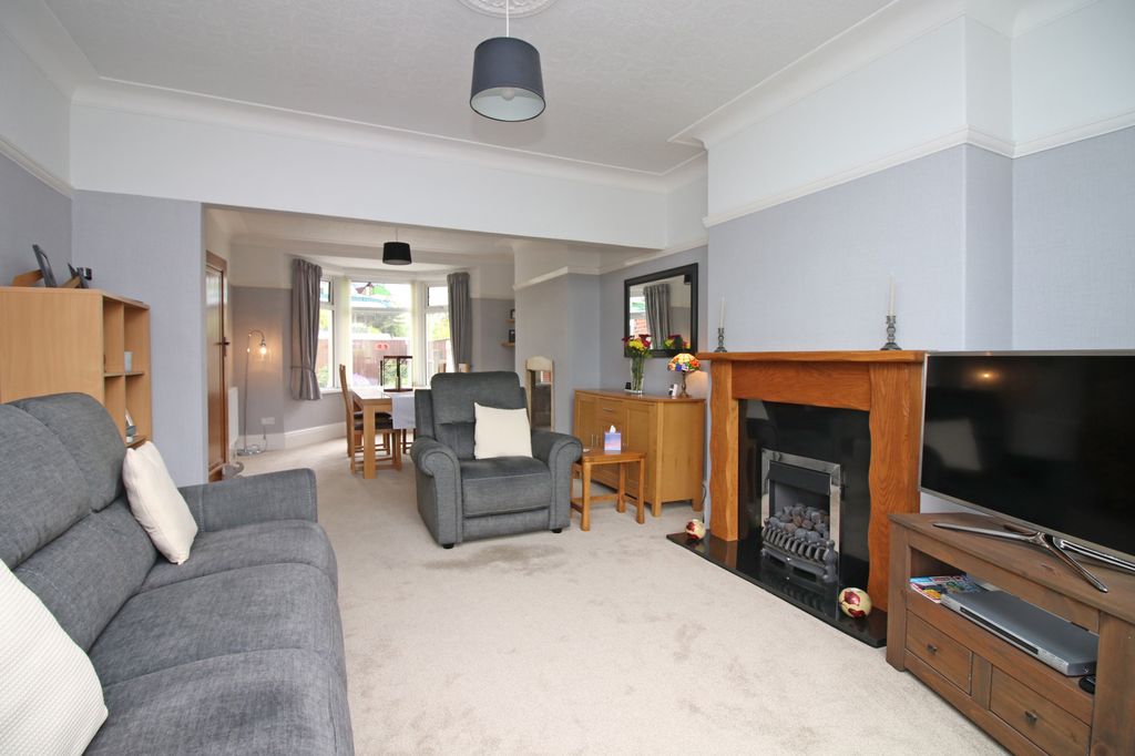 Property photo 2 of 25