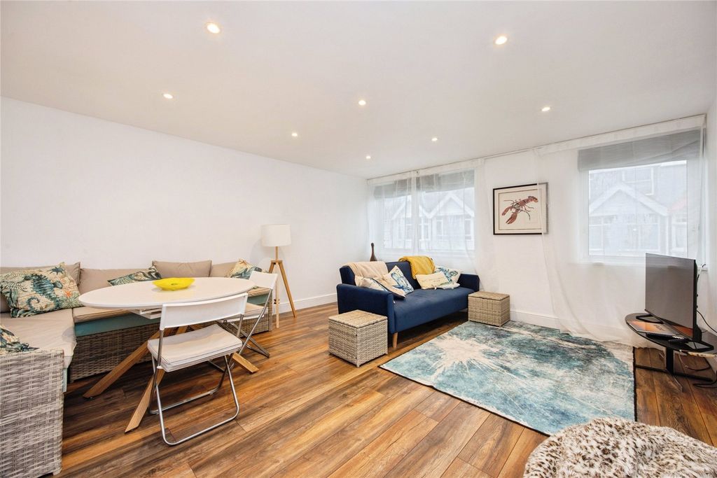 Property photo 2 of 18 Living Room