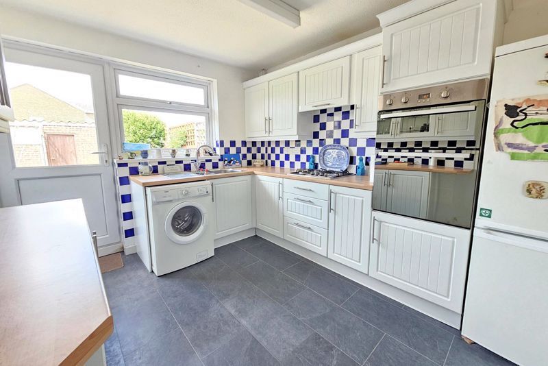 Property photo 2 of 12 Kitchen