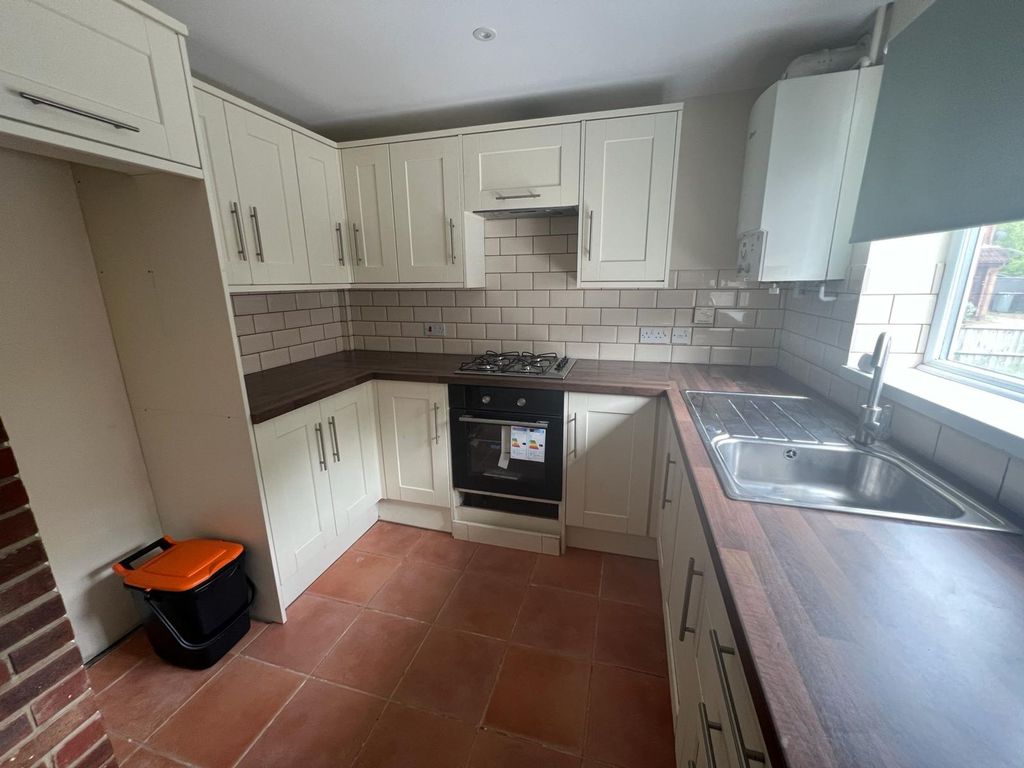 Property photo 2 of 7 Kitchen