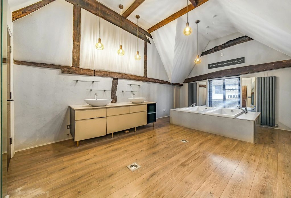 Property photo 1 of 3