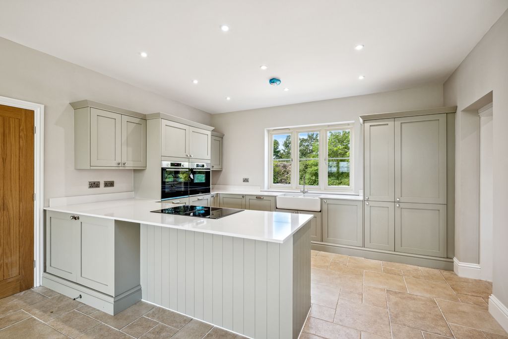 Property photo 3 of 33 43