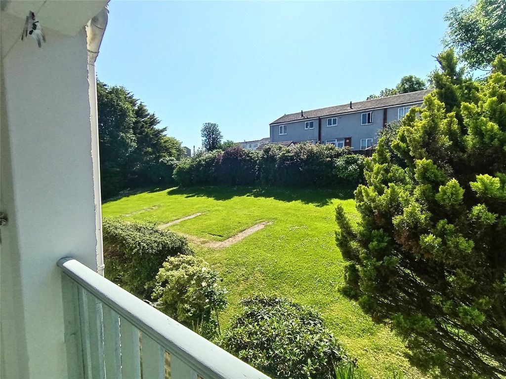 Property photo 2 of 18 Picture No. 01