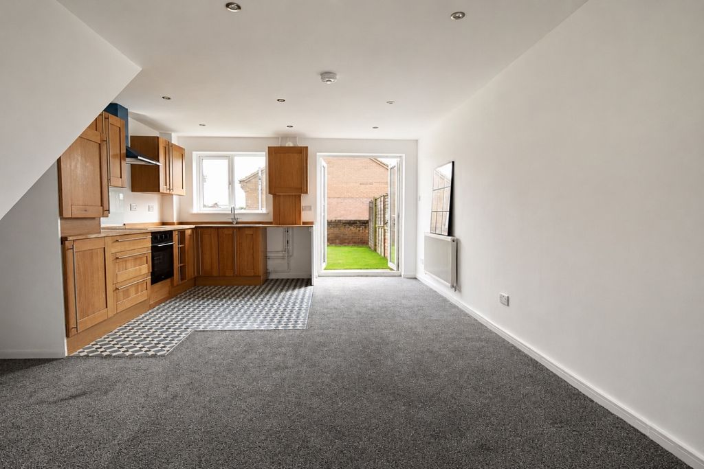 Property photo 3 of 13 Drayton 3