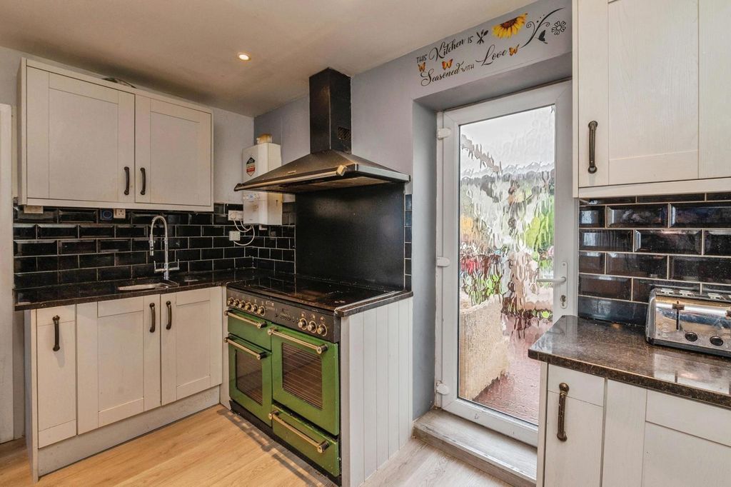 Property photo 3 of 20 Pbox-Img.Jpg