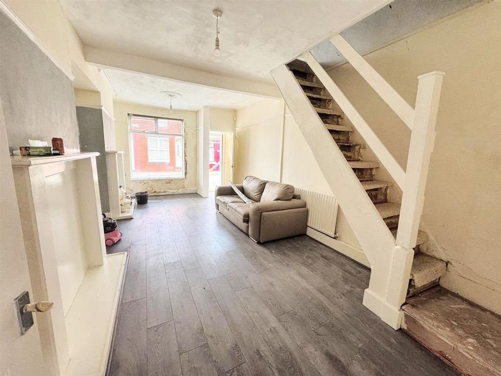 Property photo 3 of 6