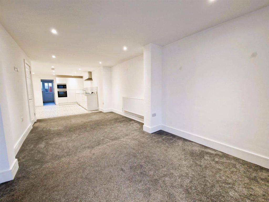 Property photo 3 of 17 1000118603.Jpg