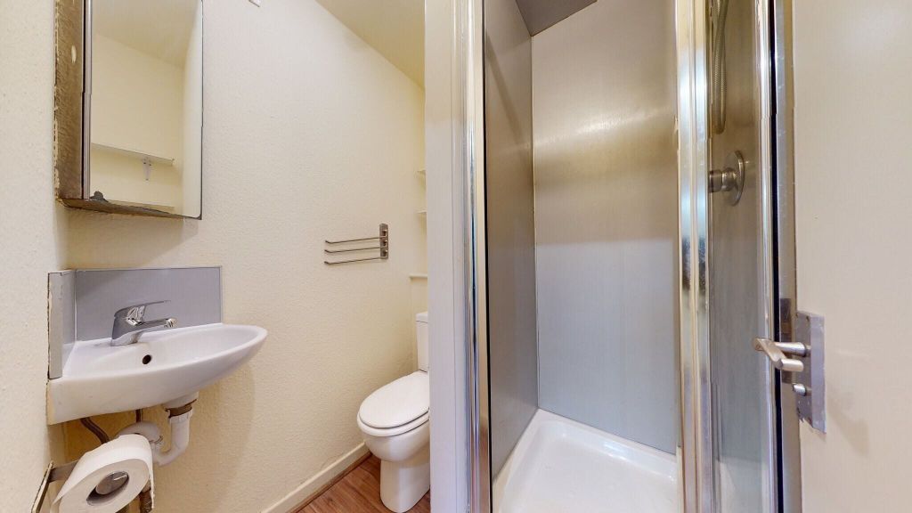 Property photo 3 of 7 Bathroom