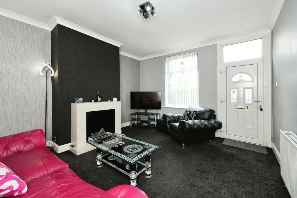 Property photo 2 of 15 Lounge