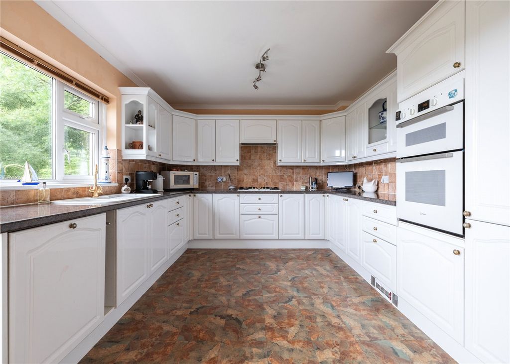Property photo 3 of 23 Kitchen