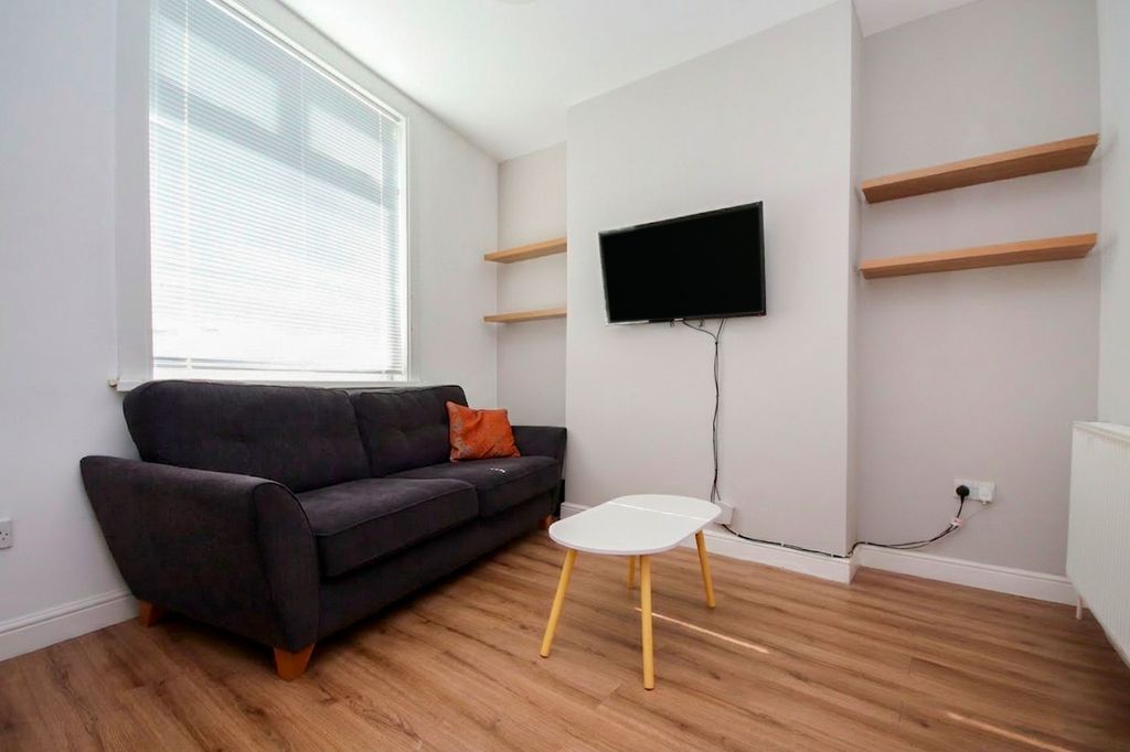 Property photo 3 of 11