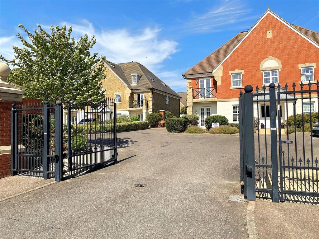 Property photo 2 of 20 14 Jasmine Way - Gates.Jpg