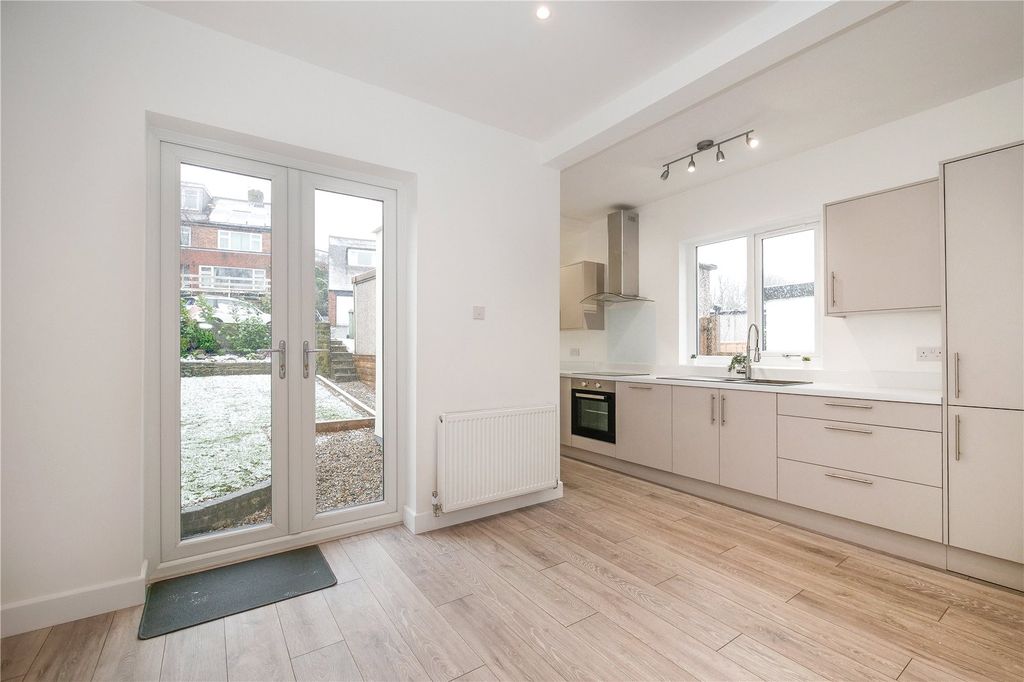 Property photo 3 of 18 Picture No. 04