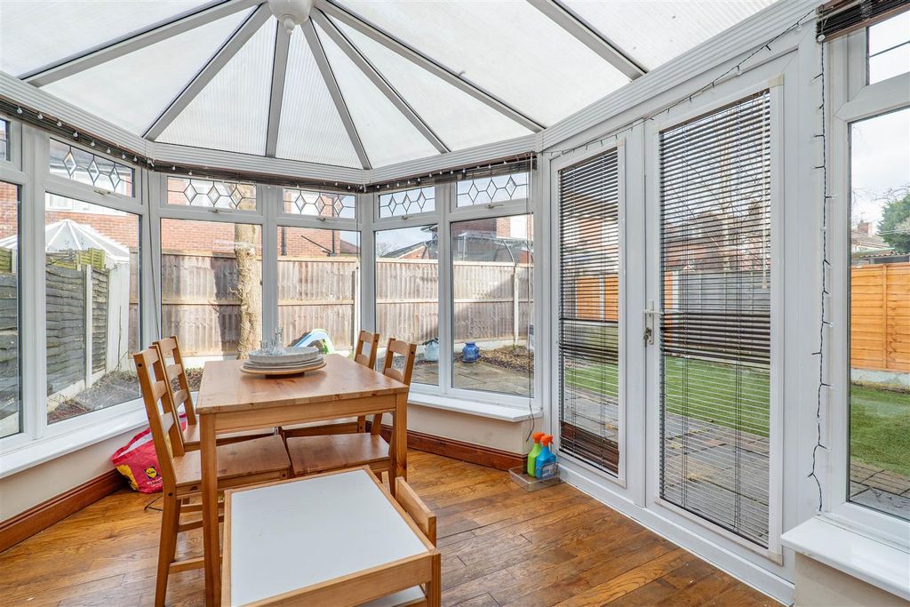 Property photo 3 of 20 Conservatory