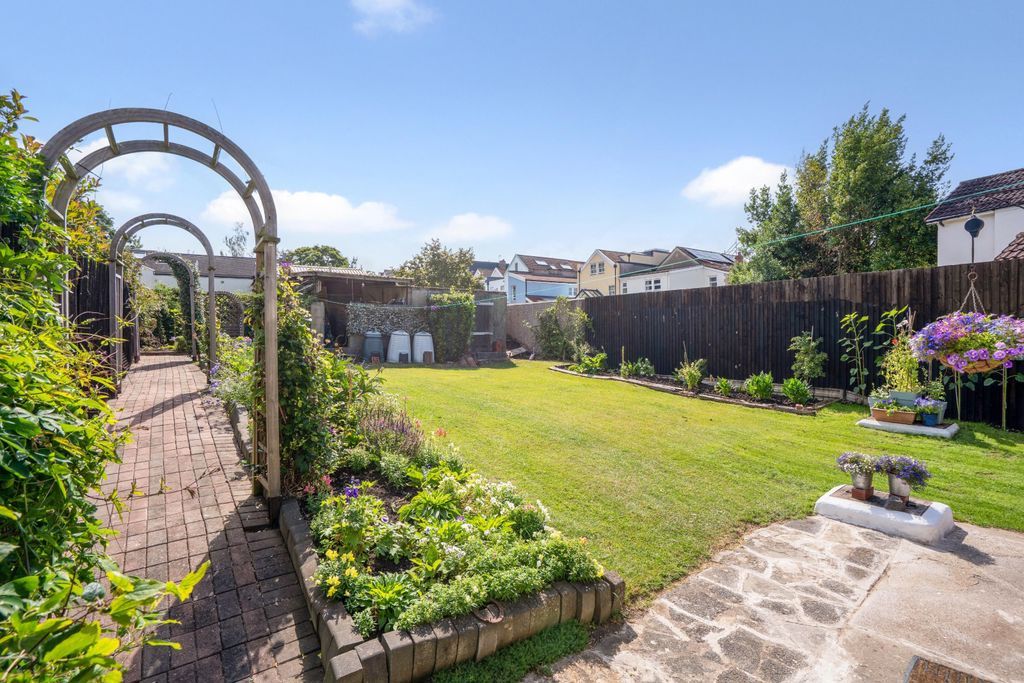 Property photo 2 of 14 Garden