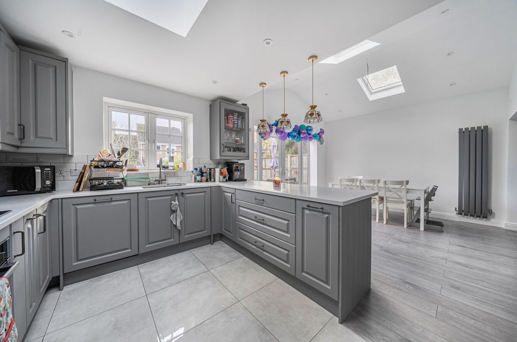 Property photo 3 of 16 1386263-12-692F12...