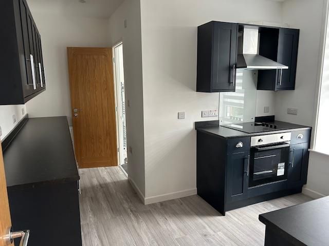 Property photo 3 of 10 Kitchen