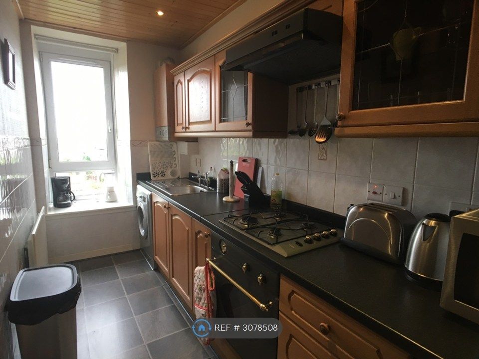Property photo 3 of 12 Kitchen