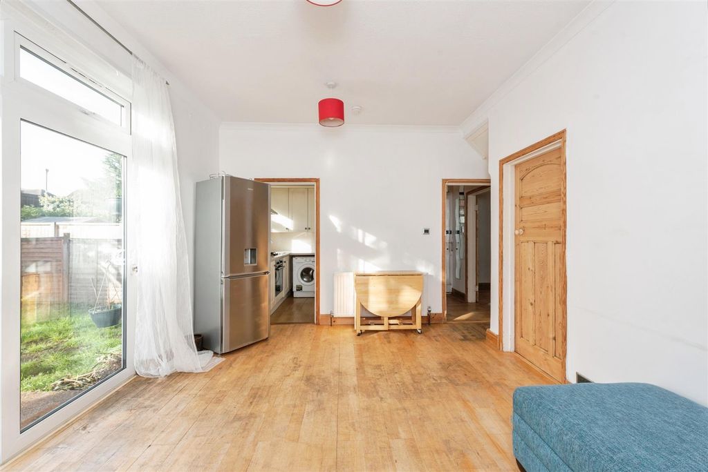 Property photo 3 of 20 Wellington9Of27.Jpg